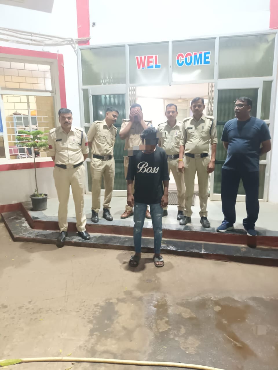 थाना कोतवाली बड़वानी  पुलिस ने मोटर साइकिल चोरी के आरोपी को किया गिरफ्तार,कब्जे से चोरी की गई मोटर साइकिल किमती 92,000/- रुपये की बरामद