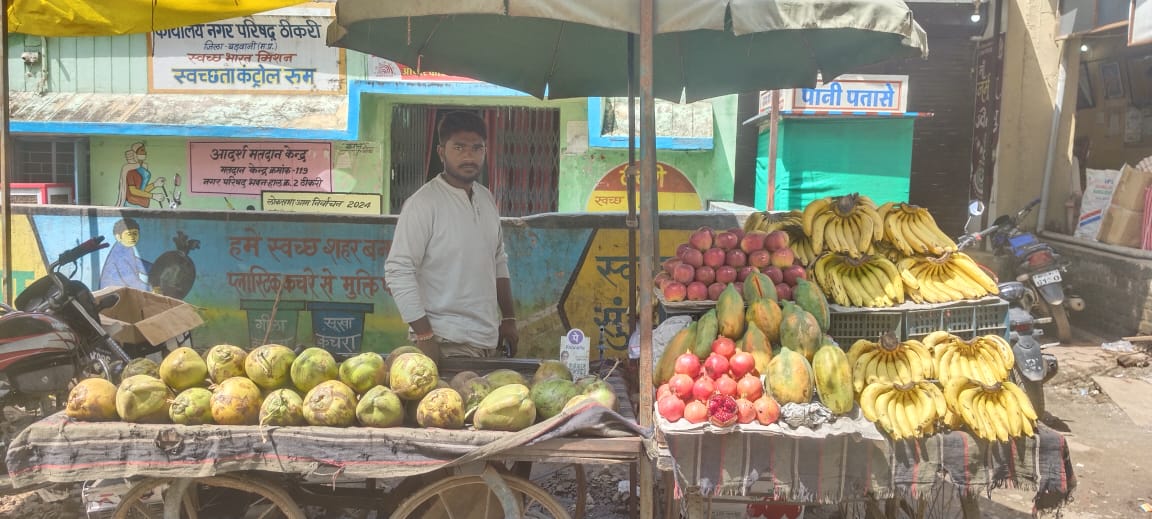 नगर परिषद ठीकरी के प्रयास से प्रधानमंत्री स्व निधि योजना ने चिन्टू के व्यवसाय को दिया आर्थिक सहारा प्रधानमंत्री नरेंद्र मोदी को दिया धन्यवाद जनहितैषी योजना काम आई