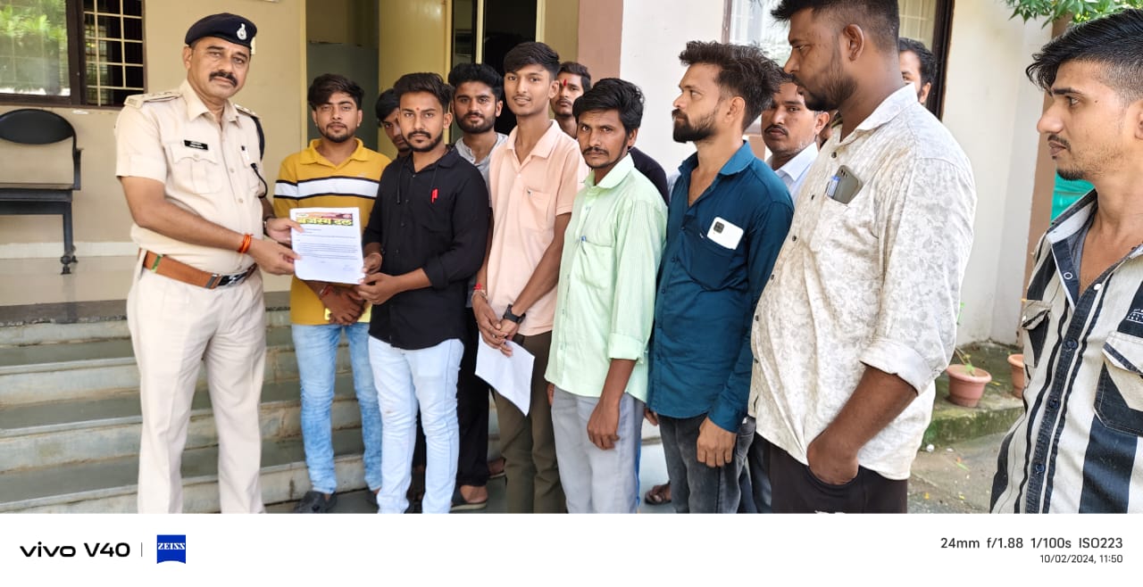 विश्व हिन्दू परिषद बजरंग दल  प्रखंड-कूक्षी द्वारा एसडीओपी कार्यालय कूक्षी में ज्ञापन  सौपकर गेर हिन्दूओ का गरबा मण्डल में  प्रवेश निषेध