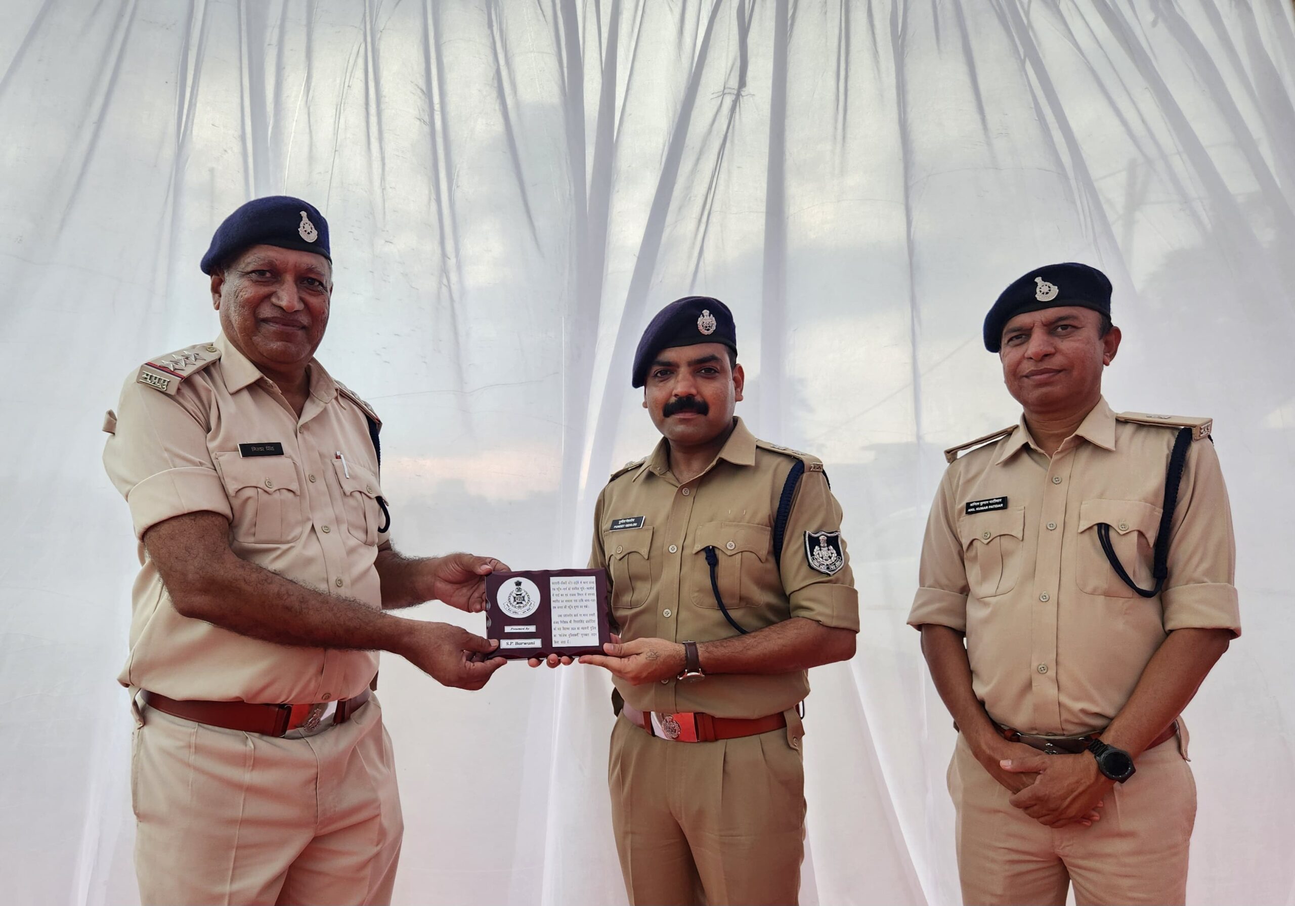 बड़वानी पुलिस सख्त, जीरो टॉलरेंस नीति पर सख्त निर्देश — एसपी पुनीत गेहलोद नव दुर्गा उत्सव के दौरान अपराध और अवैध गतिविधियों पर कड़ी नजर, सोशल मीडिया पर सतत निगरानी