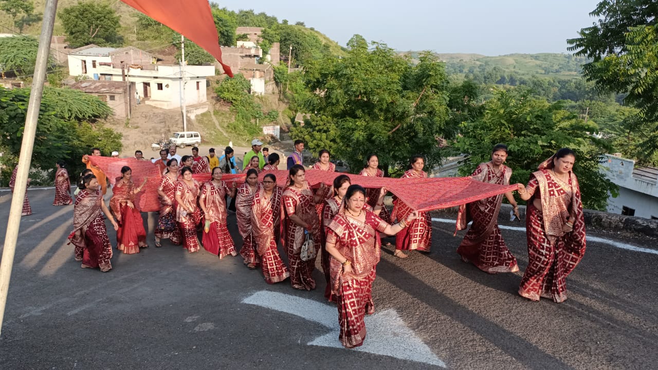 अंजड़ भावसार समाज महिला मण्डल द्वारा नागरी माता की चुनरी यात्रा निकाल कर चुनरी चढ़ाई सभी समाज जन हुवे सम्मलित