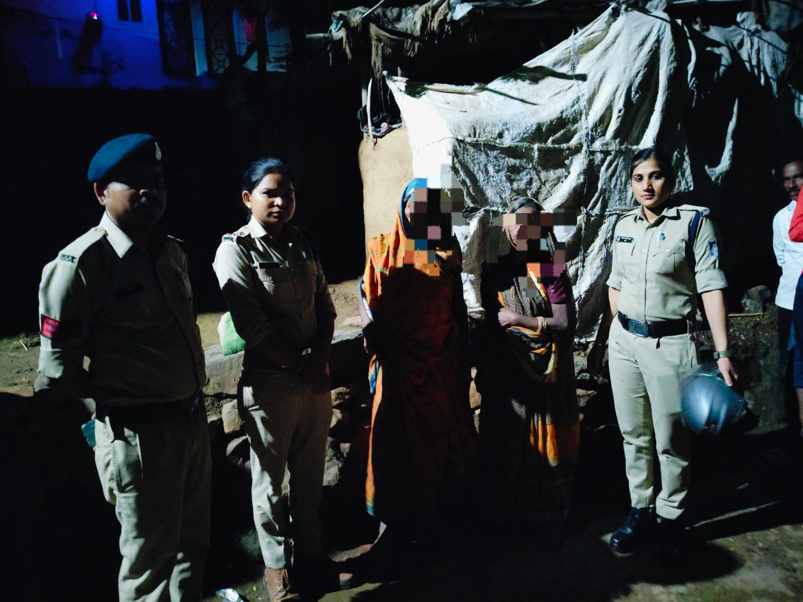 अंजड़ पुलिस का सराहनीय कार्य 60 वर्षीय बुजुर्ग महिला  को उसके घर सकुशल पहुँचाया परिजनों ने पुलिस को दिया धन्यवाद