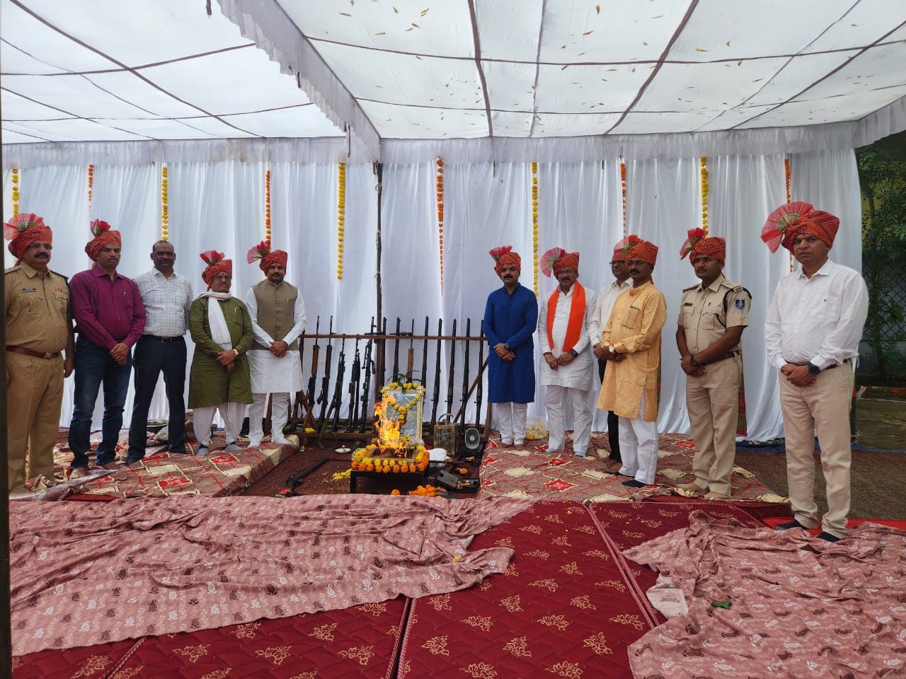 जिला पुलिस लाइन में बड़वानी शस्त्र पूजन कार्यक्रम में लोकसभा सांसद, राज्यसभा सांसद, पूर्व कैबिनेट मंत्री, गणमान्य जनप्रतिनिधि, कलेक्टर, एसपी रहे मौजूद