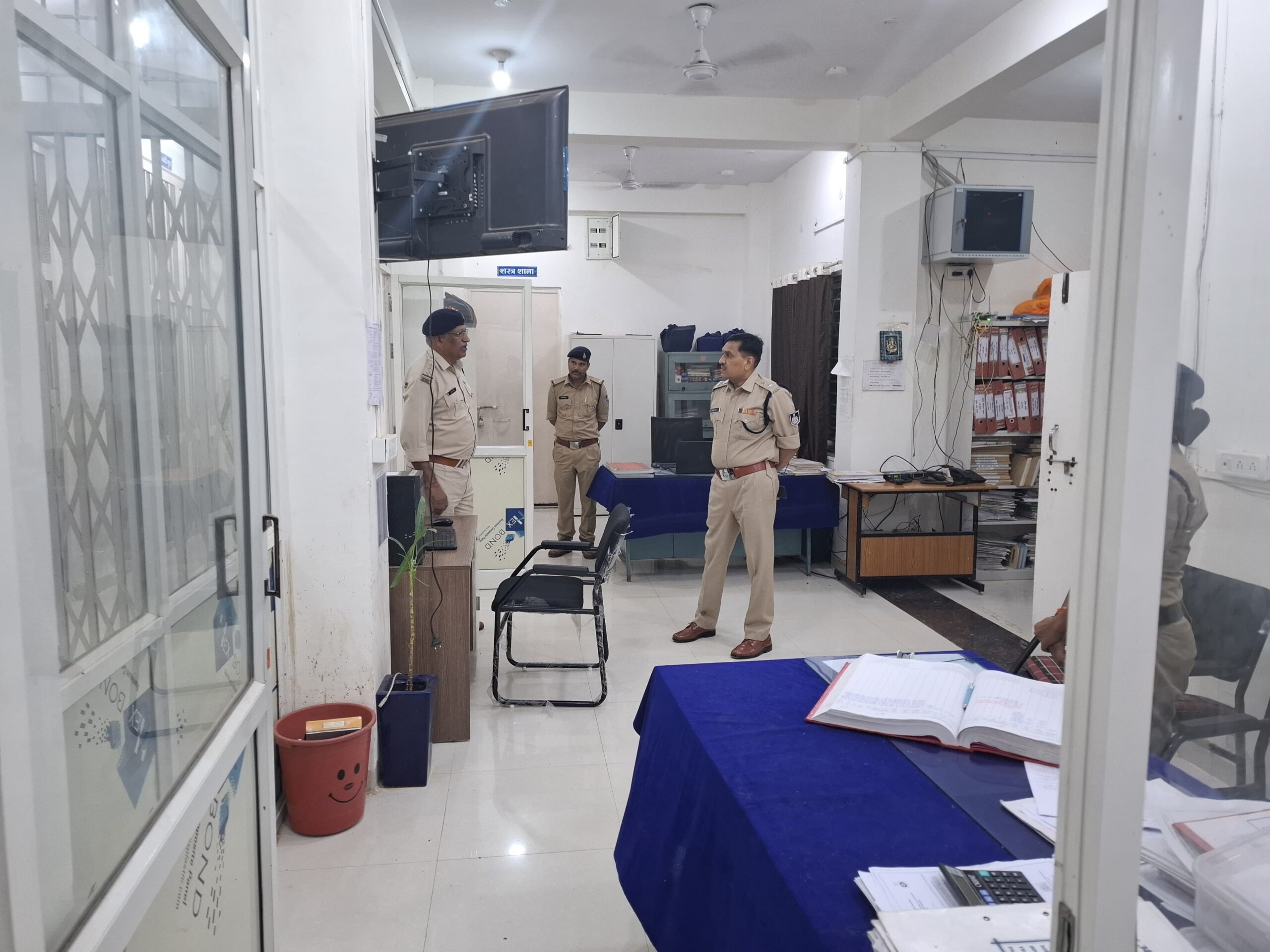 नवागत पुलिस अधीक्षक श्री जगदीश डावर ने किया अंजड़ थाने के साथ राजपुर जुलवानिया थानों का किया औचक निरीक्षण