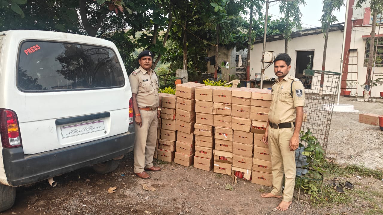 बड़वानी महाराष्ट्र विधानसभा चुनाव के परिपेक्ष्य में बड़वानी पुलिस की अवैध शराब माफियाओं के विरूद्ध बड़ी कार्यवाही 480 लीटर शराब जप्त 2आरोपी गिरफ्तार