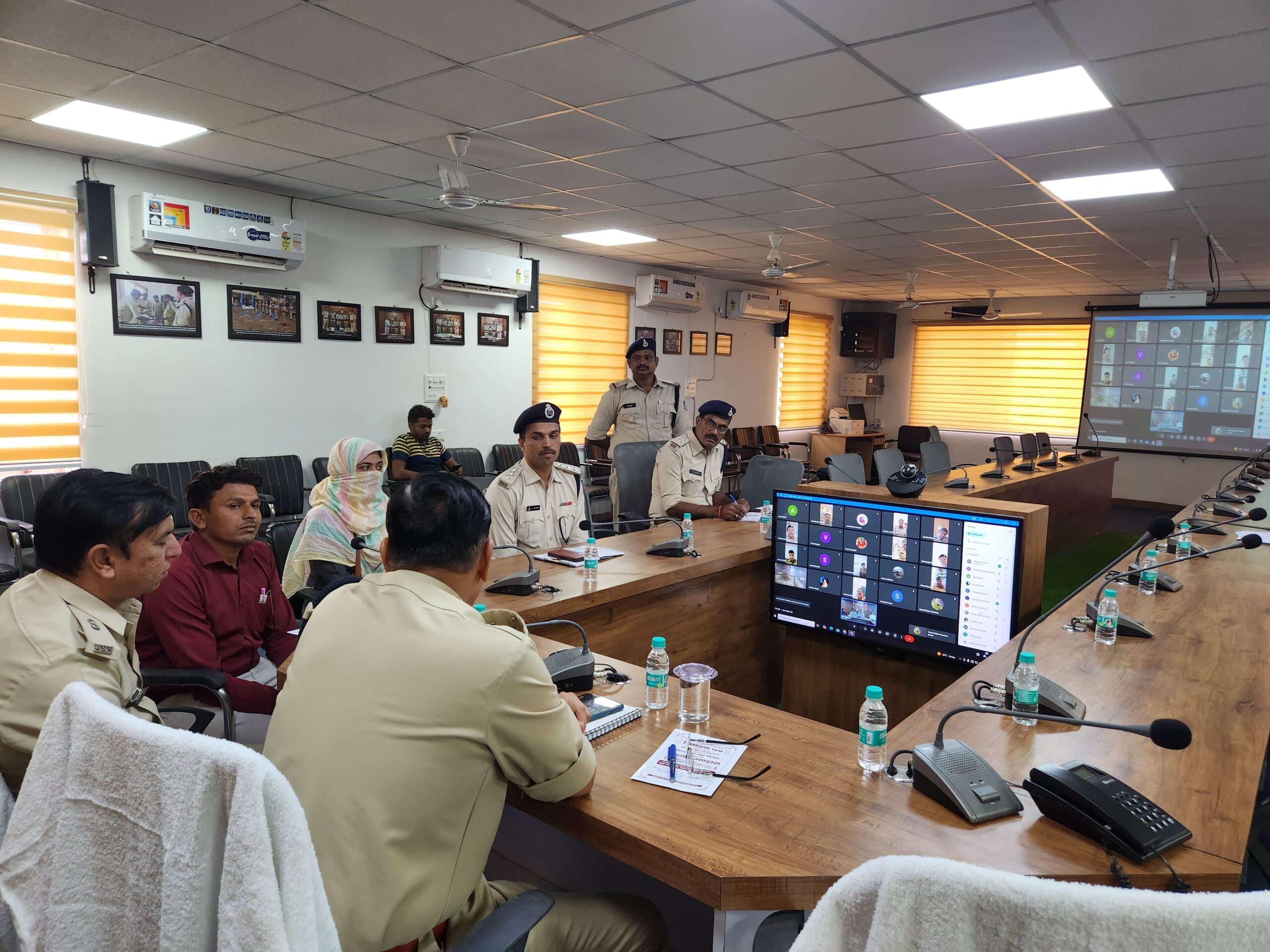 बड़वानी नवागत पुलिस अधीक्षक  जगदीश डावर ने  सभी थानों के साथ  किया नवाचार, वीडयो कांफ्रेंस के माध्यम से की जनसुनवाई