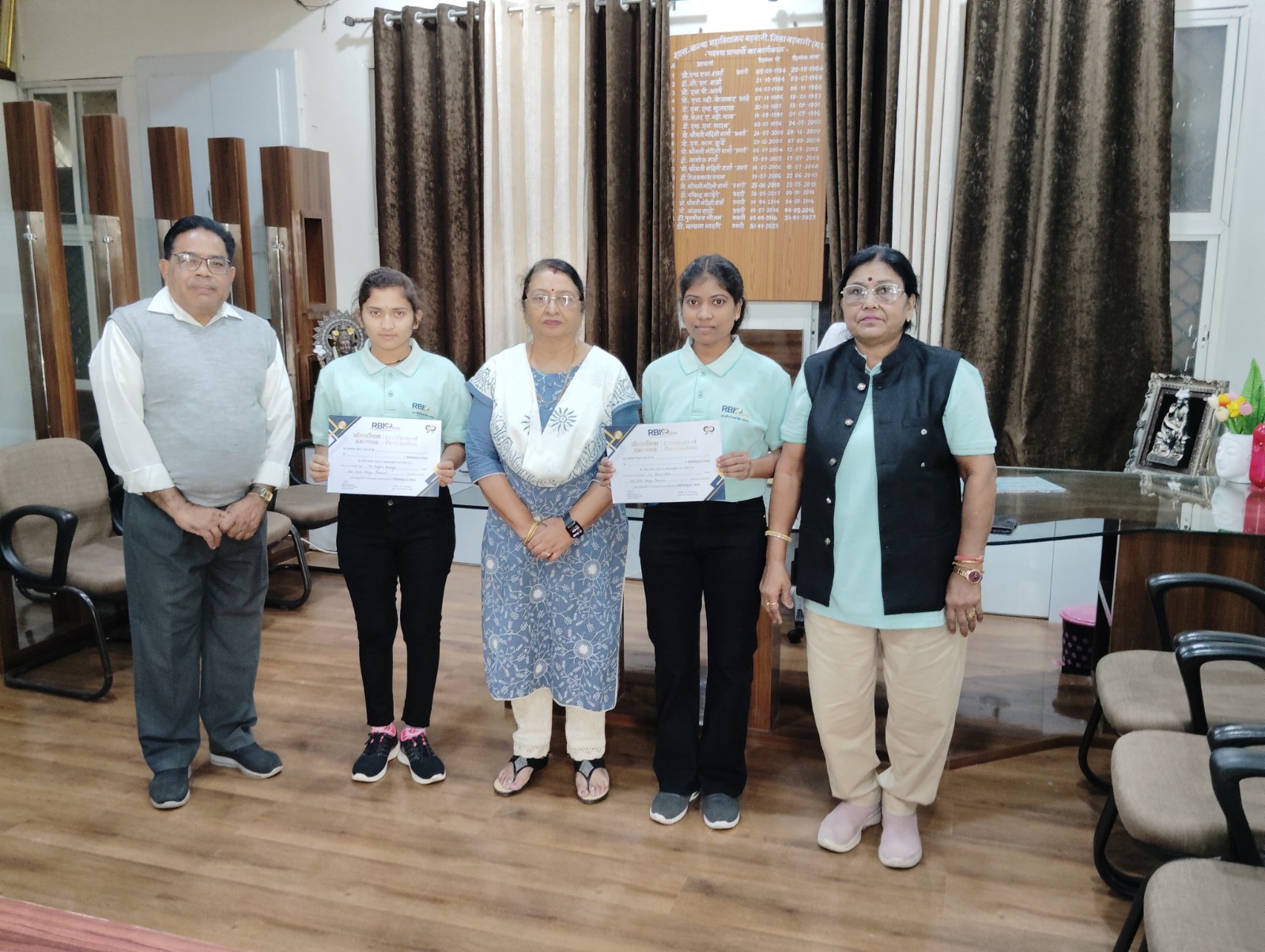 बड़वानी 25 नवम्बर 2024/ शासकीय कन्या महविद्यालय बड़वानी में 18 से 23 नवम्बर तक भारतीय ज्ञान परंपरा से संबंधित अकादमिक एवं सांस्कृतिक गतिविधियों का आयोजन किया गया विजेताओ को पुरुस्कार बाटे