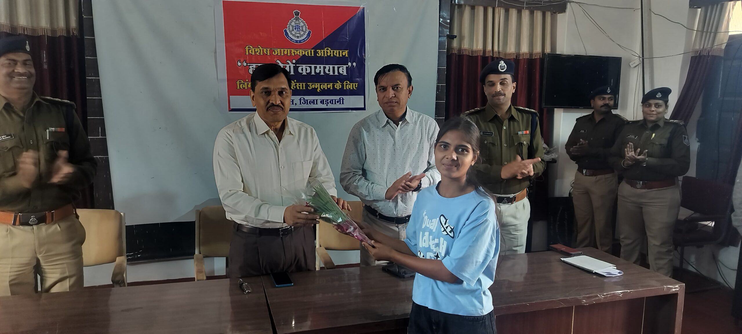 हम होंगे कामयाब” अभियान के तहत शहीद भीमा नायक शासकीय स्नातकोत्तर महाविद्यालय बड़वानी में किया गया जारुकता कार्यक्रम में पुलिस अधीक्षक जगदीश डाबर ने  विधायर्थियों को संबोधित किया