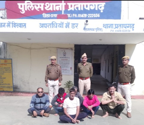 प्रतापगढ़ इलेक्ट्रॉनिक उपकरण के माध्यम से अवैध जुआ सटटा खेलते 6 अभियुक्त गिरफ्तार 23 मोबाईल, 01 टेबलेट व कार को किया जब्त पुलिस को मिली बड़ी सफलता