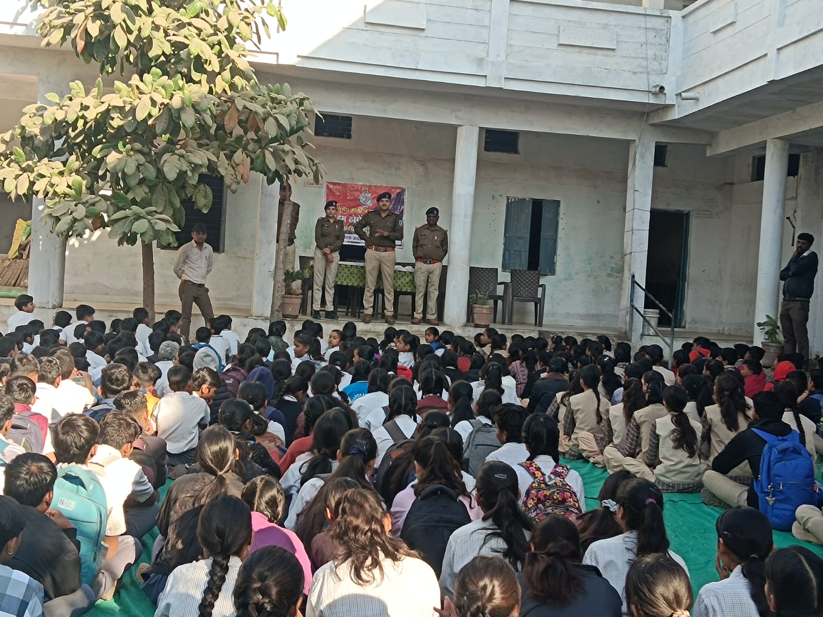 हम होंगे कामयाब” अभियान के तहत थाना अंजड़ पुलिस नें  शारदा  एकेडमी में किया जारुकता कार्यक्रम का आयोजन