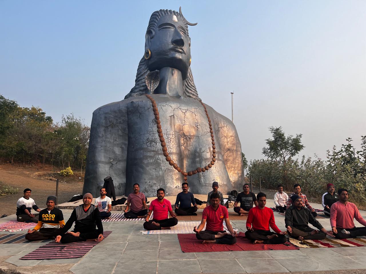 बड़वानी ध्यान ,धर्म और कर्म के त्रिवेणी संगम के साथ आनंद क्लब सदस्यो ने किया सामूहिक ध्यान आशादीप आनंद क्लब बड़वानी का आयोजन