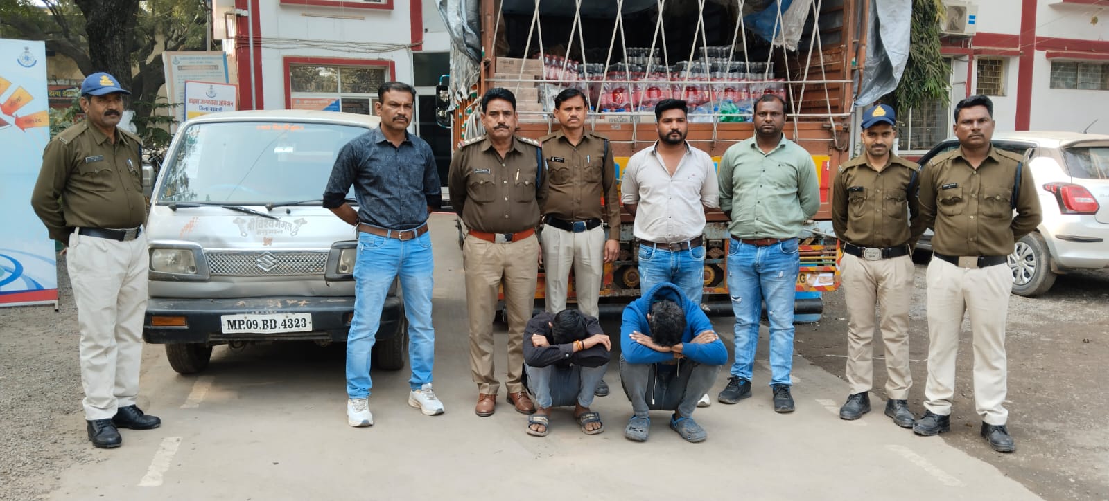 थाना बड़वानी पुलिस ने कोल्ड्रिंग चोरी के मामलें में 4 आरोपियों को किया गिरफ्तार