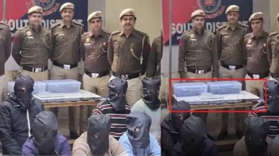 दिल्ली पुलिस ने हाल ही में बांग्लादेश से आए घुसपैठियों के बड़े सिंडिकेट का भंडाफोड़ किया है बांग्ला देश से दिल्ली तक कि इंट्री का काम चलरहा था 11 लोगो को लिया हिरासत में