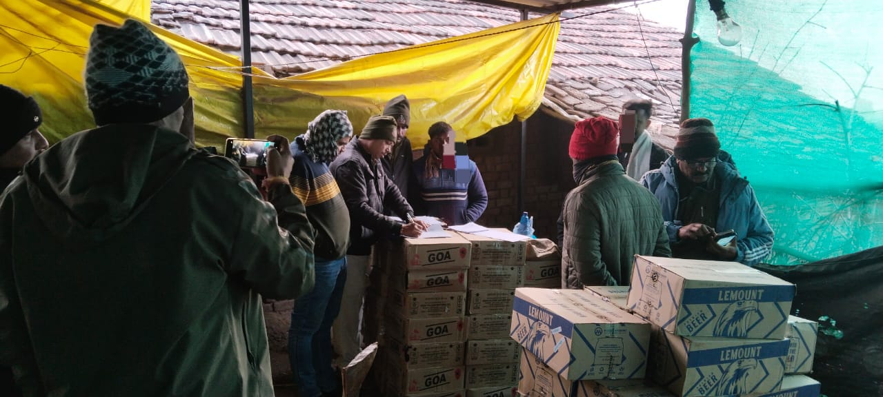 थाना सेंधवा ग्रामीण पुलिस को मिली बड़ी सफलता 660 लीटर अवैध शराब कीमत ₹ 3,08,000/-की जप्त कर 02 आरोपियों को किया गिरफ्तार