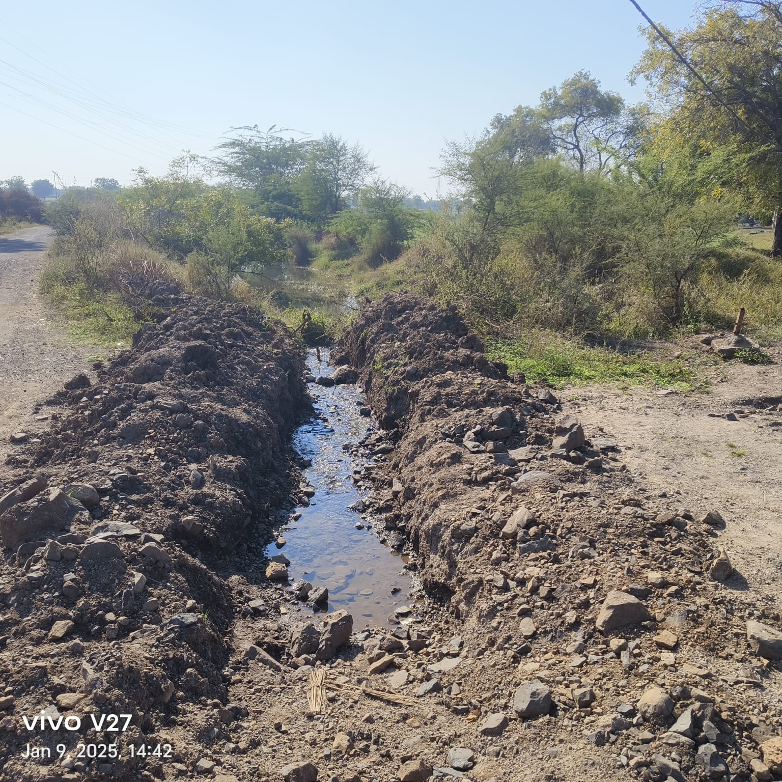 ओंकारेश्वर परियोजना नहर क्रमांक 4 के लीकेज से किसान परेशान फसलें होरही खराब किसानों को नुकसानी का मुवाजा  नही मिलने से किसानों हो रहे परेशान