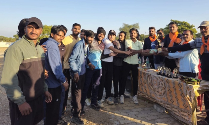 टेनिस बॉल क्रिकेट प्रतियोगिता में प्रतापगढ़ रही विजेता