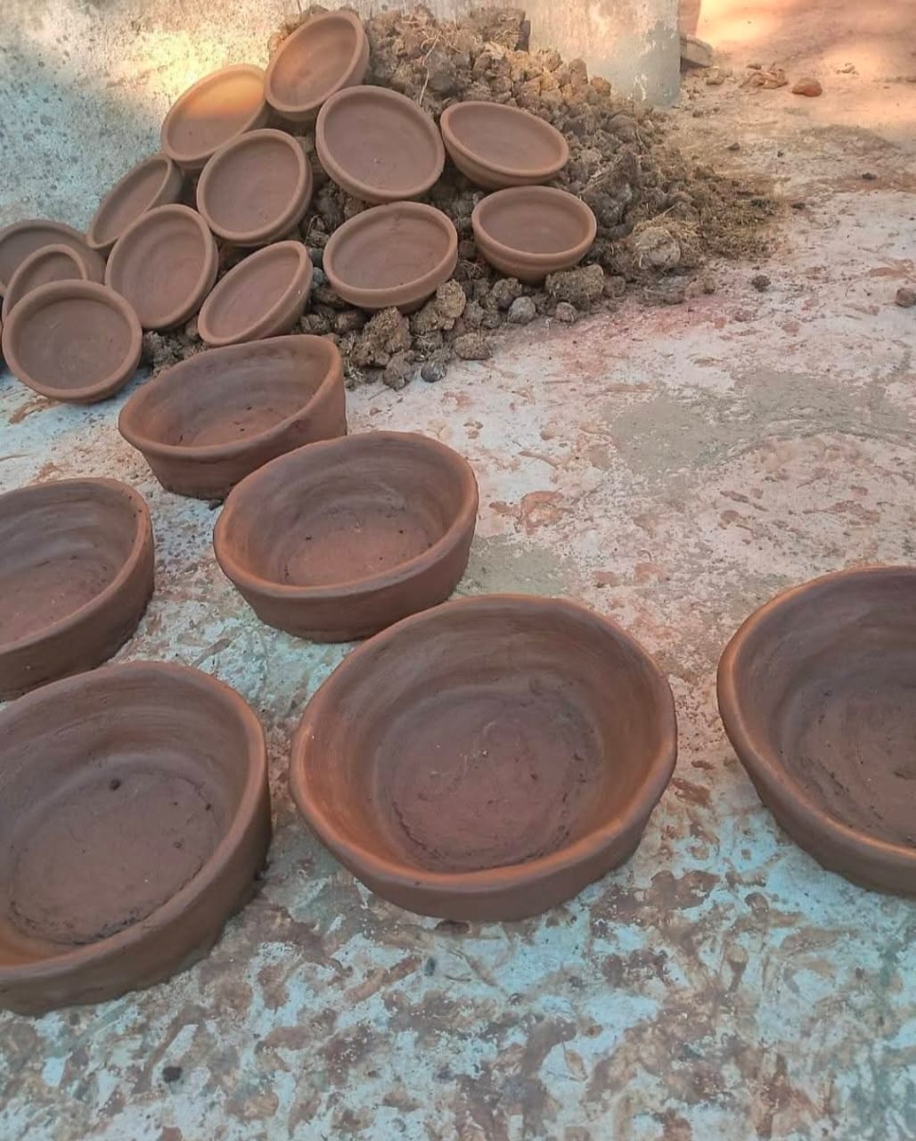 बड़वानी ग्रीष्म ऋतु आगमन की दस्तक के साथ ही पक्षियों के लिए जलपात्र तैयार होने लगे हो आकाश में पक्षियों की ऊंची उड़ान  मानव जीवनको आनंददाई प्रेरणा देती रहे