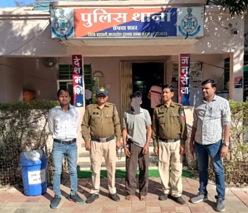 थाना सेंधवा शहर पुलिस द्वारा 12 वर्ष से फरार चल रहे 10 हजार रु. के ईनामी बदमाश इंदरसिंह पिता गिलदार बारेला को किया गिरफ्तार