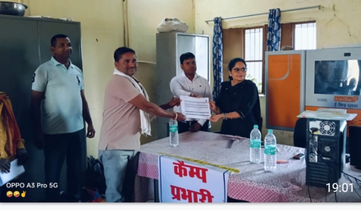 प्रताप गढ़ जिला कलक्टर ने अचलपुर फार्मर रजिस्ट्री शिविर का निरीक्षण कर व्यवस्थाओं का लिया जायजा*