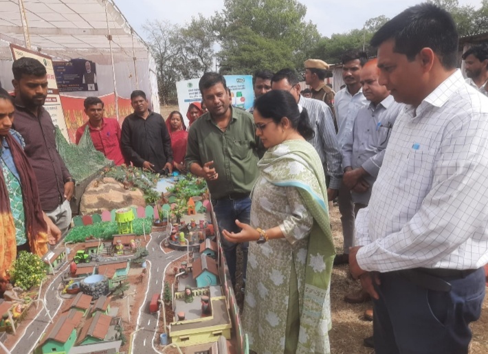 प्रताप गढ़ पीएम-किसान सम्मान निधि का जिला स्तरीय कार्यक्रम आयोजित प्रधानमंत्री नरेंद्र मोदी द्वारा सोमवार को भागलपुर बिहार से पीएम-किसान सम्मान निधि की 19 वीं किश्त जारी की गई।