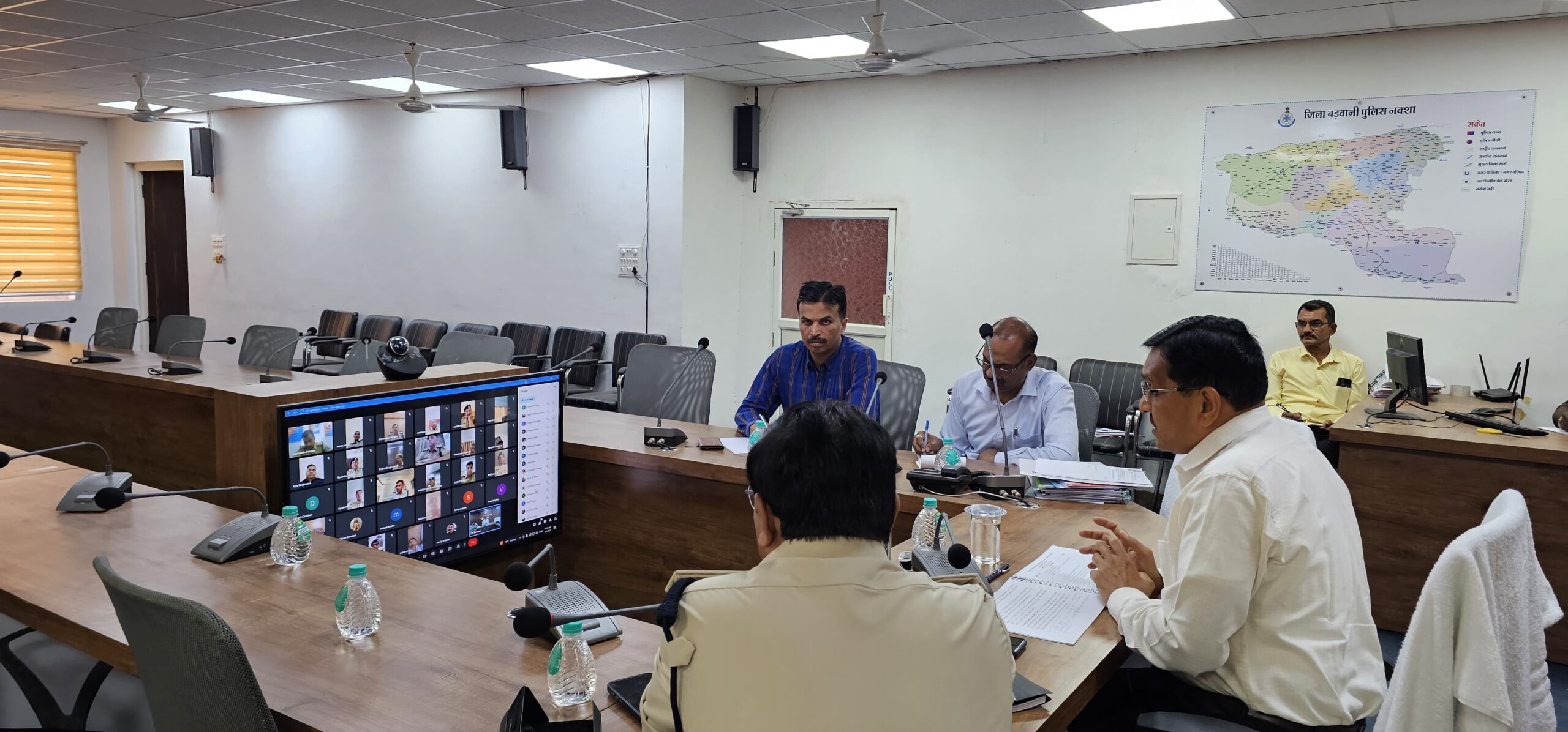 बड़वानी भगोरिया मेले को लेकर पुलिस प्रशासन सख्त एसपी ने गूगल मीट के माध्यम से जिले के पुलिस अधिकारियों की ली बैठक, दिए आवश्यक दिशा निर्देश
