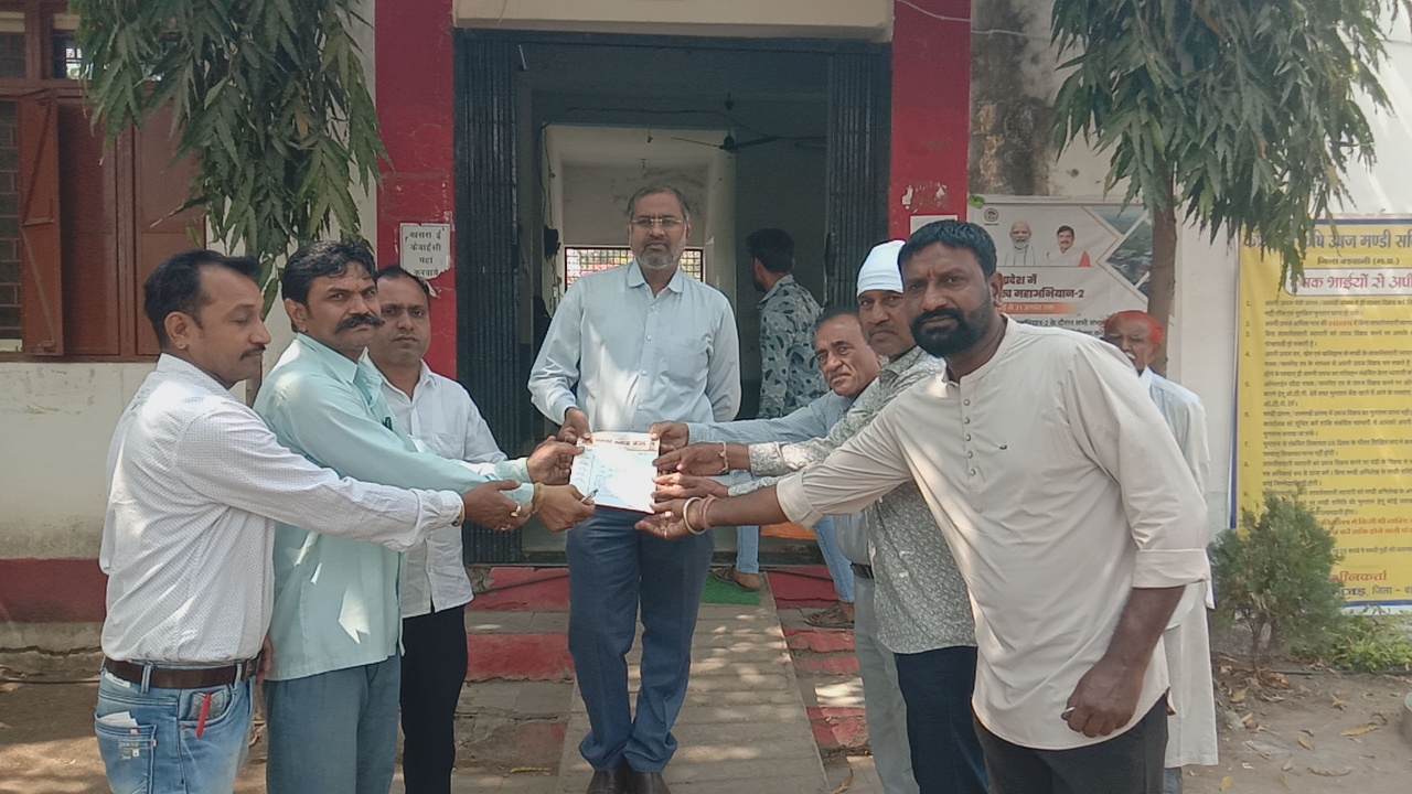 अंजड़ लोकमाता अहिल्याबाई के मंदिर निर्माण के लिए धनगर समाज अंजड़ ने ज्ञापन देकर सरकार से जमीन की मांग की