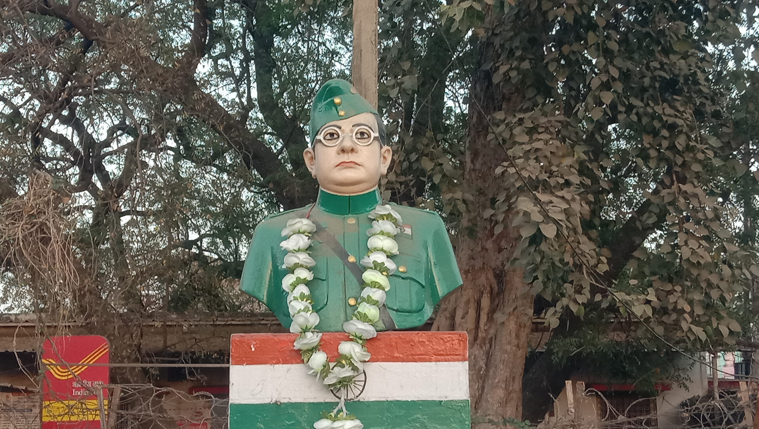 अंजड़ सुभाष प्रतिमा स्थल कचरे गंदगी अतिक्रमण भेट चढ़ा नगरपरिषद का रवैया उदासीन जनता ने उठाई आपत्ति हटाया जाय अतिक्रमण