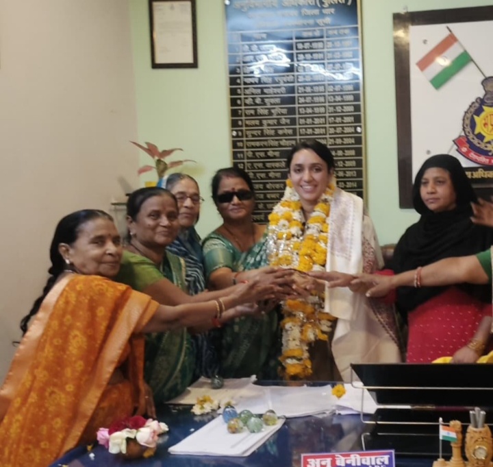 मनावर अंतर्राष्ट्रीय महिला दिवस पर एसडीओपी अनु बेनीवाल का  किया सम्मान"