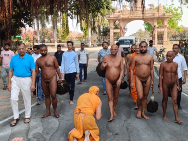 मुनि श्री प्रशम सागर जी ससंघ का बावनगजा सिद्ध क्षेत्र में हुआ मंगल प्रवेश पूर्व विराजित संतो से हुआ मिलन ,किए मंदिरों के दर्शन