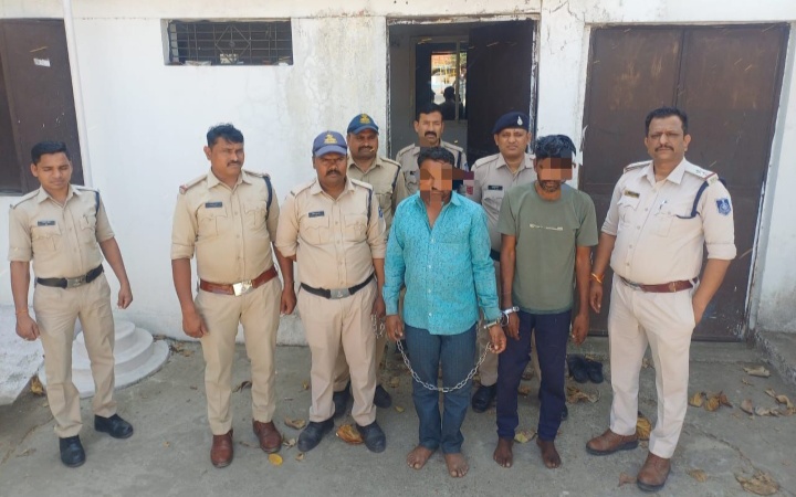 जैन मंदिर मनावर एवं सिंघाना में नकबजनी करने वाली खतरनाक गैंग के 02 आरोपियों को गिरफ्तार करने व मंदिर से चोरी गया मश्रुका बरामद करने में मिली महत्वपूर्ण सफलता ।*