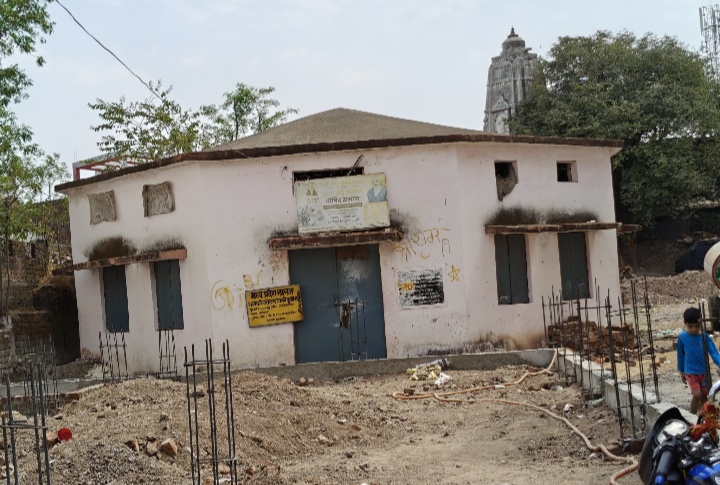 नालछा शासन ने दी आमजनता को विक्रम सामुदायिक मांगलिक भवन की सुविधा लेकिन वहां सरपंच की मनमानी से आदिम जाति संस्था हो रही संचालित विवाह कार्यक्रम को लेकर जनता परेशान