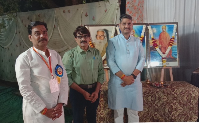 अंजड:- विवेकानंद व्याख्यान  माला में राष्ट्र का परिवर्तन नही करना बल्कि राष्ट्र का पुनर्जागरण करना है भारत एक हिन्दू राष्ट्र है, भारत एक सनातन राष्ट्र है इसे घोषित करने की आवश्यकता नही है  विनय जी दीक्षित