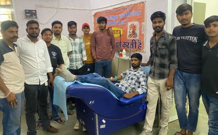 शहीद दिवस पर विशेष पहल:प्रतापगढ़ में श्री राष्ट्रीय राजपूत करणी सेना के रक्तदान शिविर में 40 यूनिट रक्तदान किया