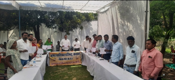 मनावर नगर  परिषद द्वारा वर्ष 2025- 26 वास्तविक  बजट 48400 सो रुपए  लाभ का बजट मंगलवार को परिषद की बैठक में प्रस्तुत किया गया