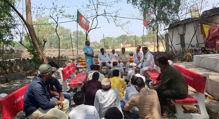 नालछा भारतीय जनता पार्टी मंडल नालछा की बैठक का आयोजन किया गया बैठक प्रभारी प्रमोद महाजन ने भाजपा के स्थापना दिवस के साथ अन्य कार्यक्रम की जानकारी दी