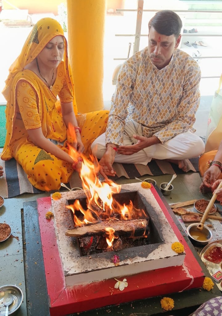 बगड़ी/ गायत्री शक्तिपीठ सिलोदा खुर्द में नवरात्रि पर्व के दौरान नवदिवसीय साधना अनुष्ठान महायज्ञ का समापन पूर्णाहुति के साथ किया गया।