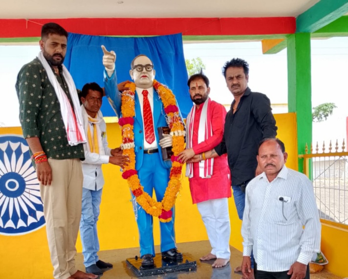 बड़वानी:- भारत रत्न, बाबा साहब डॉक्टर भीमराव आंबेडकर की जयंती पर जिला भाजपा अध्यक्ष अजय यादव ने जुलवानिया मण्डल के ग्राम सांगवी ठान में ग्रामीणजनों के साथ मनाई।