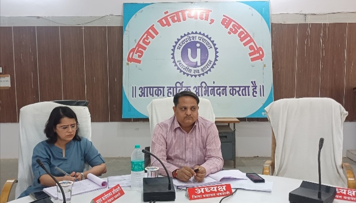 बड़वानी छात्रावासों एवं आश्रमों में 3 वर्ष से अधिक समय से पदस्थ अधीक्षकों को स्थानांतरित जाये-जिला पंचायत अध्यक्ष श्री बलवंतसिंह पटेल ने दिए निर्देश