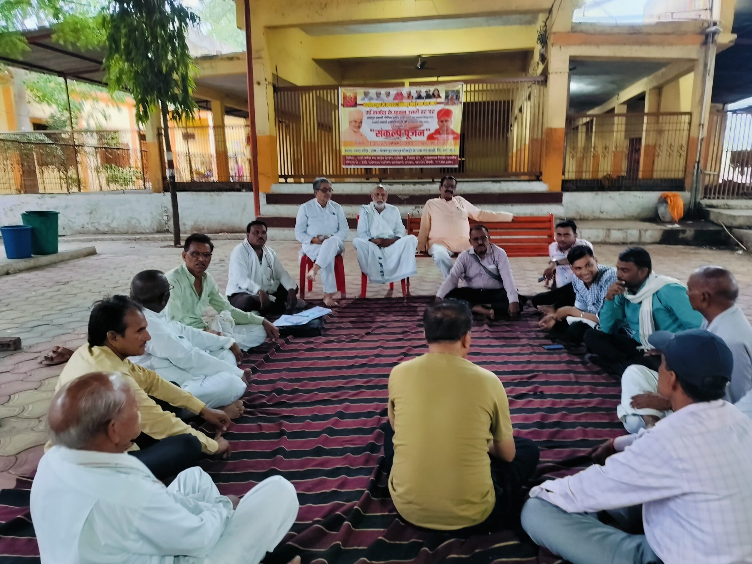 सेंगाव आगामी 23 जून को बड़वानी के समीप नर्मदा नदी के उत्तर तट पर क्षेत्र के संत महंत पंडितजन के कर कमलों से माननीय प्रधानमंत्री एवं माननीय रेल मंत्री जी फोटो को प्रतीकात्मक उपस्थिति मानकर रेल संकल्प पूजन का आयोजन किया जाएगा