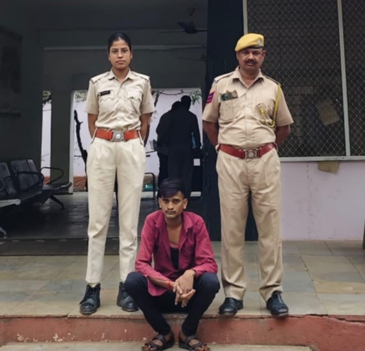 प्रताप गढ़1 लाख रूपये के ईनामी अपराधी सुनील मीणा को पुलिस से बचाने के लिए आश्रय देने वाले अभियुक्त को किया गिरफ्तार