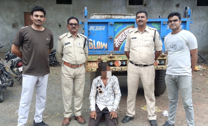 थाना जुलवानिया पुलिस ने चोरी गए टैक्टर ट्राली  की रिपोर्ट दर्ज करने के 6  घंटे में किया  चोरी का खुलासा एक आरोपी मय माल के गिरफ्तार