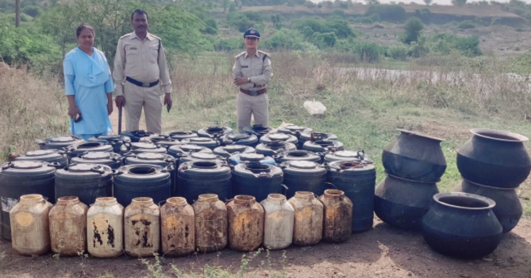 धार जिले में आबकारी विभाग के द्वारा चलाये जा रहे विशेष अभियान मे आबकारी वृत कुक्षी में अवैध मदिरा के विरुद्ध कार्यवाही कर मध्य प्रदेश आबकारी अधिनियम 1915 की धारा 34(1), एवं 34(2) का 05 प्रकरण दर्ज किया गया*