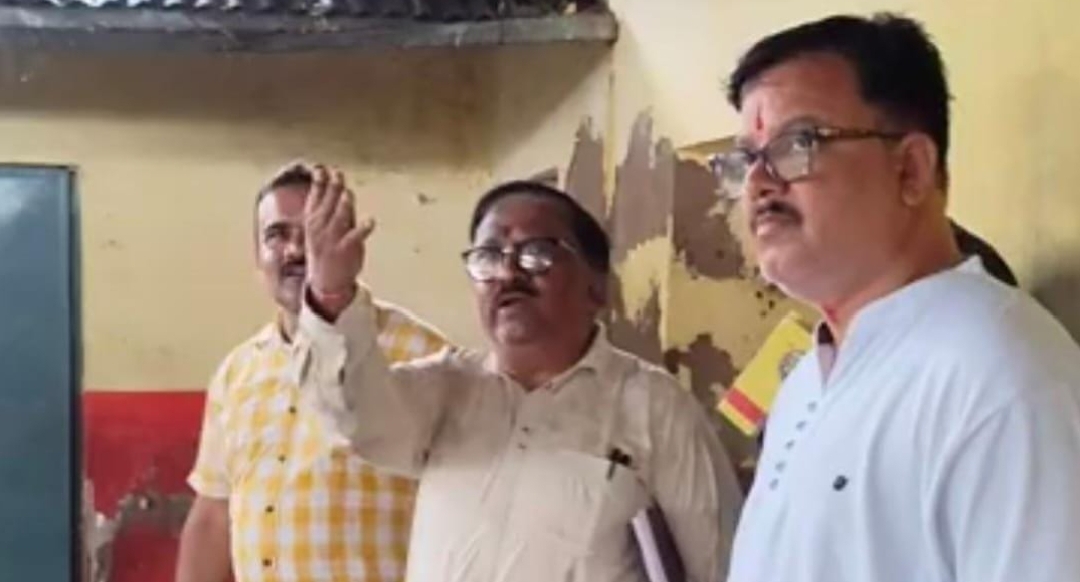 सहायक आयुक्त धार का दौरा 40 में से 13 स्कूलों में शिक्षक नहीं मिले : बाग के नरवाली सेक्टर में शिक्षा व्यवस्था बदहाल, 78 छात्रों वाले हाईस्कूल में एक भी बच्चा उपस्थित नहीं मिला