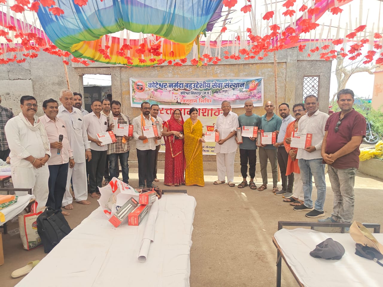गंगा दशहरा पर कोटेश्वर नर्मदा बहुउद्देशीय सेवा संस्थान द्वारा रक्त दान शिविर का आयोजन:रक्तदान शिविर में नर्मदा भक्तों ने किया 62 यूनिट रक्तदान किया