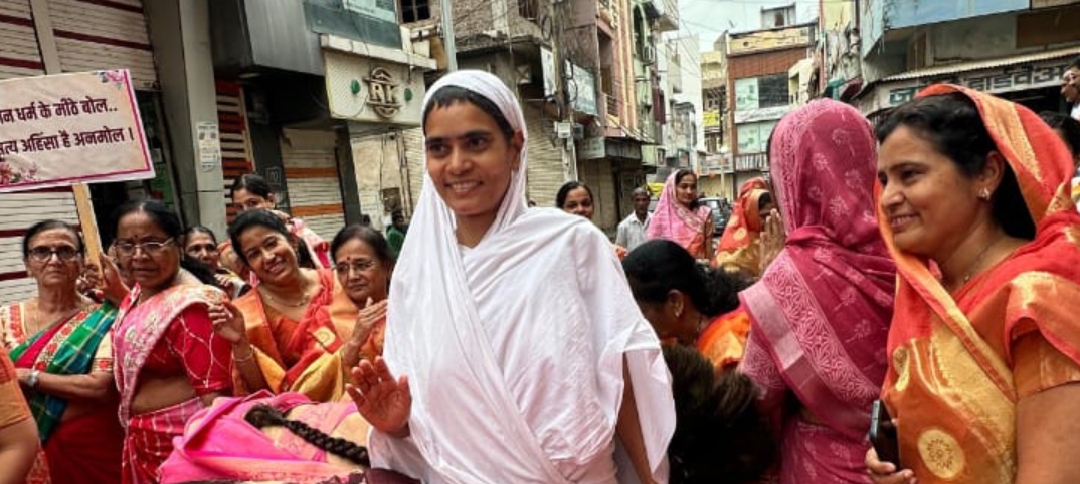 बड़वानी सात वर्षो बाद आर्यिका संघ का वर्षायोग मंगल चातुर्मास हेतु  बड़वानी में हुआ मंगल प्रवेश