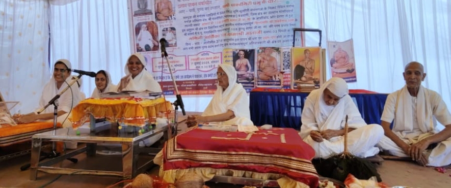 बडवानी सतपुड़ा की पहाड़ियों में स्थित पार्श्वगिरी अतिशय क्षेत्र पर मनोज्ञ मनोकामना पूर्ण चैतन्य चमत्कारी चतुर्थ कालीन 1008 श्री पार्श्वनाथ भगवान की कृपा से      विकूंदन श्री माताजी संसंघ   चतुरमास करेंगे