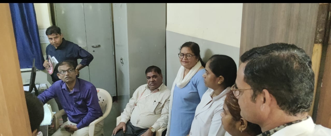 नालछा संभागीय संयुक्त संचालक डॉ शाजी जोसेफ ने नालछा, बगड़ी और आली के प्राथमिक स्वास्थ्य केंद्र का किया निरीक्षण प्रसूति महिलाओ को नही मिल रहे मेवे के लड्डू दिए  कड़े निर्देश  हर  प्रसूता को मिले  पूर्ण आहार