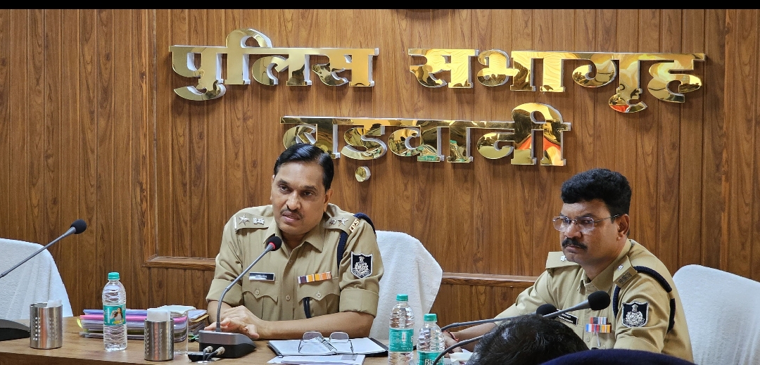 बड़वानी क्राइम मीटिंग में एसपी डावर के निर्देश – अपराध पर सख्ती, तकनीक के जरिए कार्यप्रणाली होगी पूरी तरह ऑनलाइन