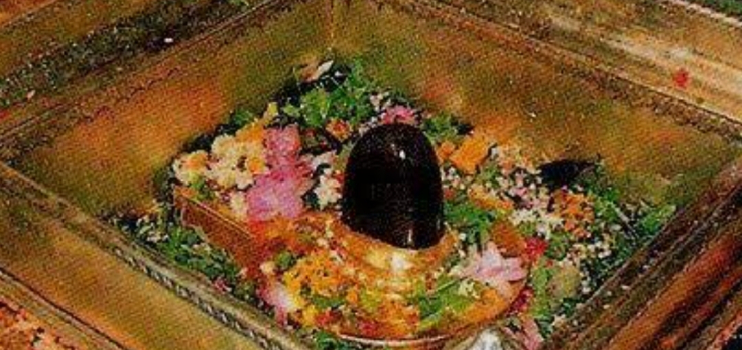 काशी सावन मास की शुरआत के प्रथम दिवस मां गंगा धाटसे काशी विश्वनाथ धाम तक श्रद्धालुओं की आपार  भीड़ गंगा स्नान के साथ काशी विश्वनाथ केंकिए दर्शन किए शिव मय हुवा काशी