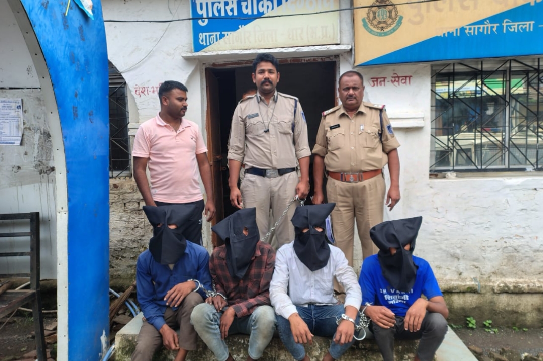 बंगड़ी मानपुर मार्ग पर लूट के मामले में दिग्ठान पुलिस को मिली बड़ी सफलता*  *बगड़ी मानपुर मार्ग पर ग्राम बाछनपुर फाटे के समीप दूध व्यापारी के साथ हुई लूट का खुलासा*